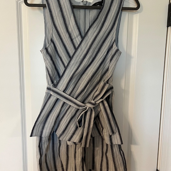 NWT BCBG MaxAzria Lexi Striped Blue Haze Combo Romper Size Small - Picture 3 of 5